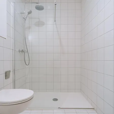 Welcoming 1 Bedroom In Apartment *