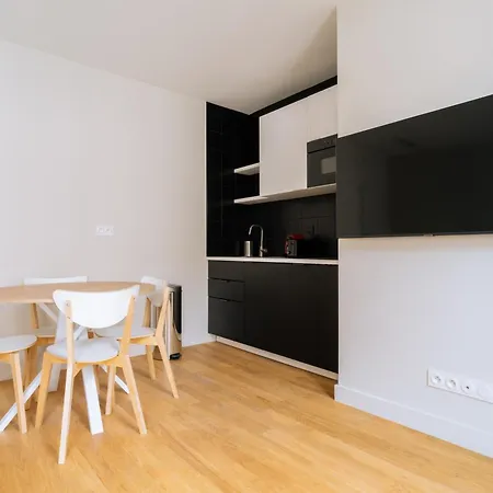 Welcoming 1 Bedroom In Apartament Paryż